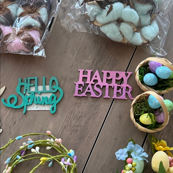 Assorted Easter Decorations - Picture 5 of 13